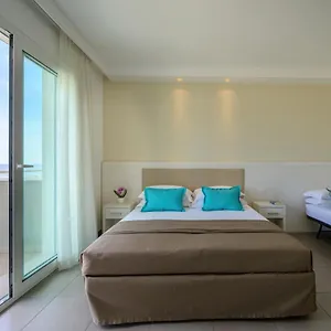 3* Hotel Augustus- Davanti A Noi C'e Solo Il Mare